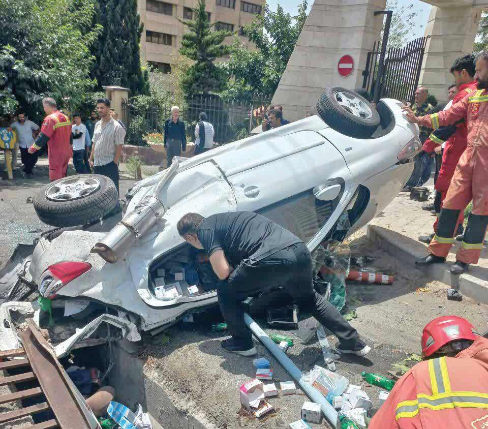 تصادف کامیون حمل نوشابه با 11خودرو