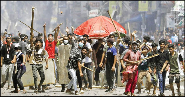 نخست‌وزیر بنگلادش به هند گریخت