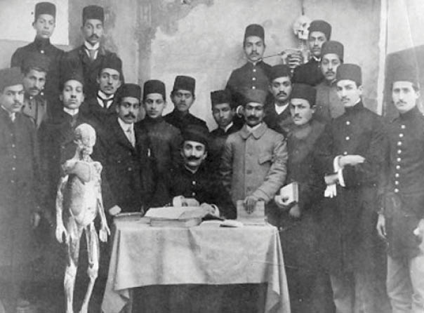 تجمع پزشکان معروف تهران حوالی بازار