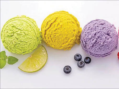 تهیه 2 مدل بستنی رژیمی با شیر کم چرب