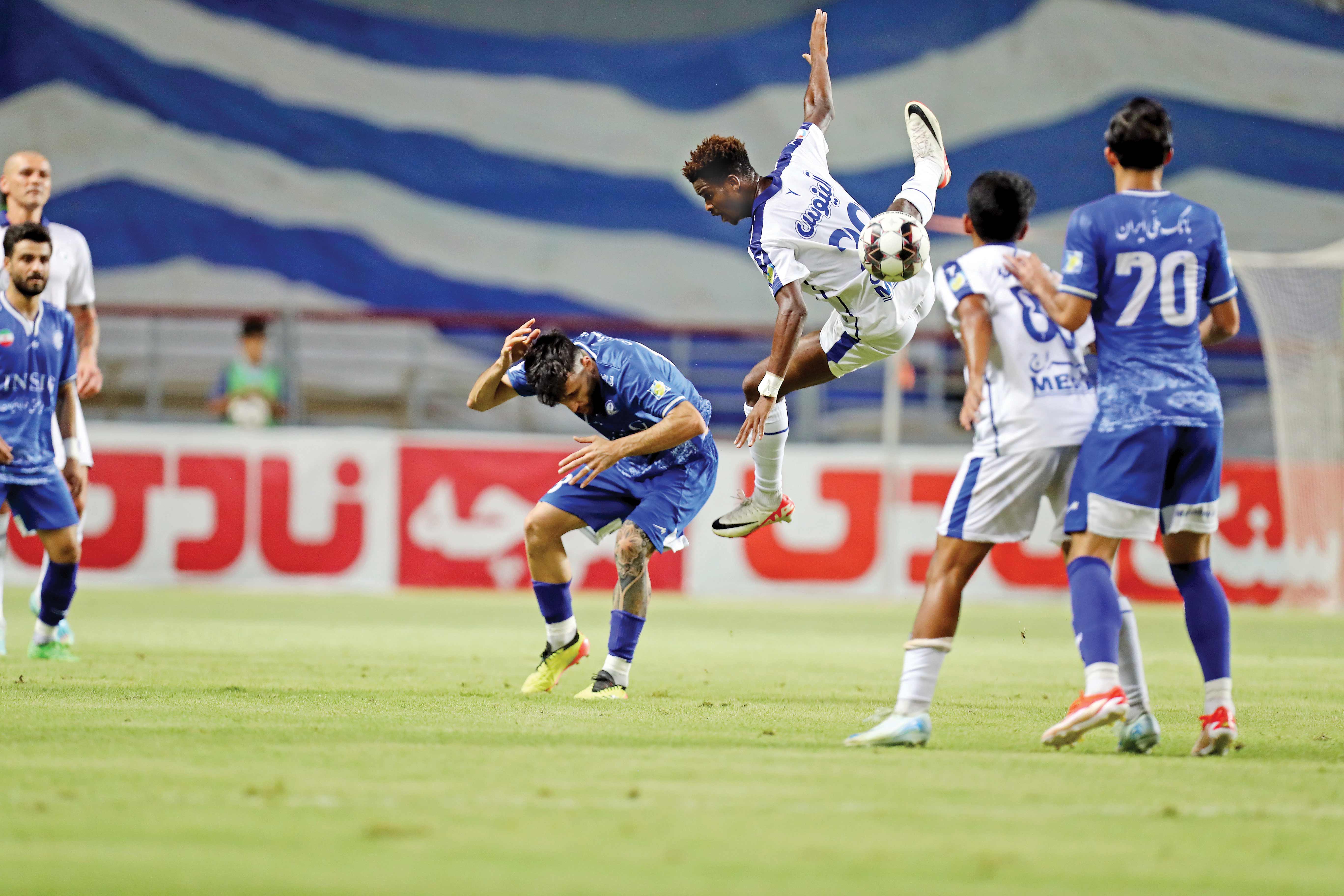 آنارشی به رنگ آبی