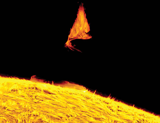مثلث معلق بالای خورشید