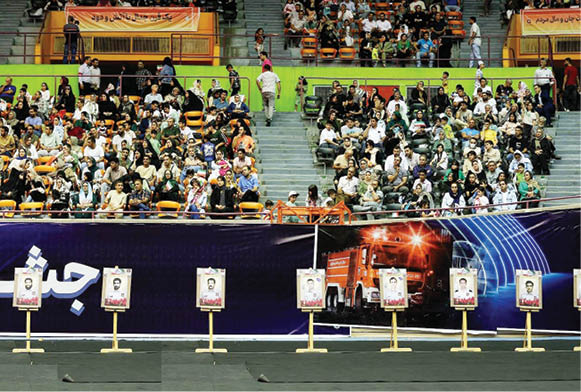 دیدار رئیس مجلس با آتش‌نشانان