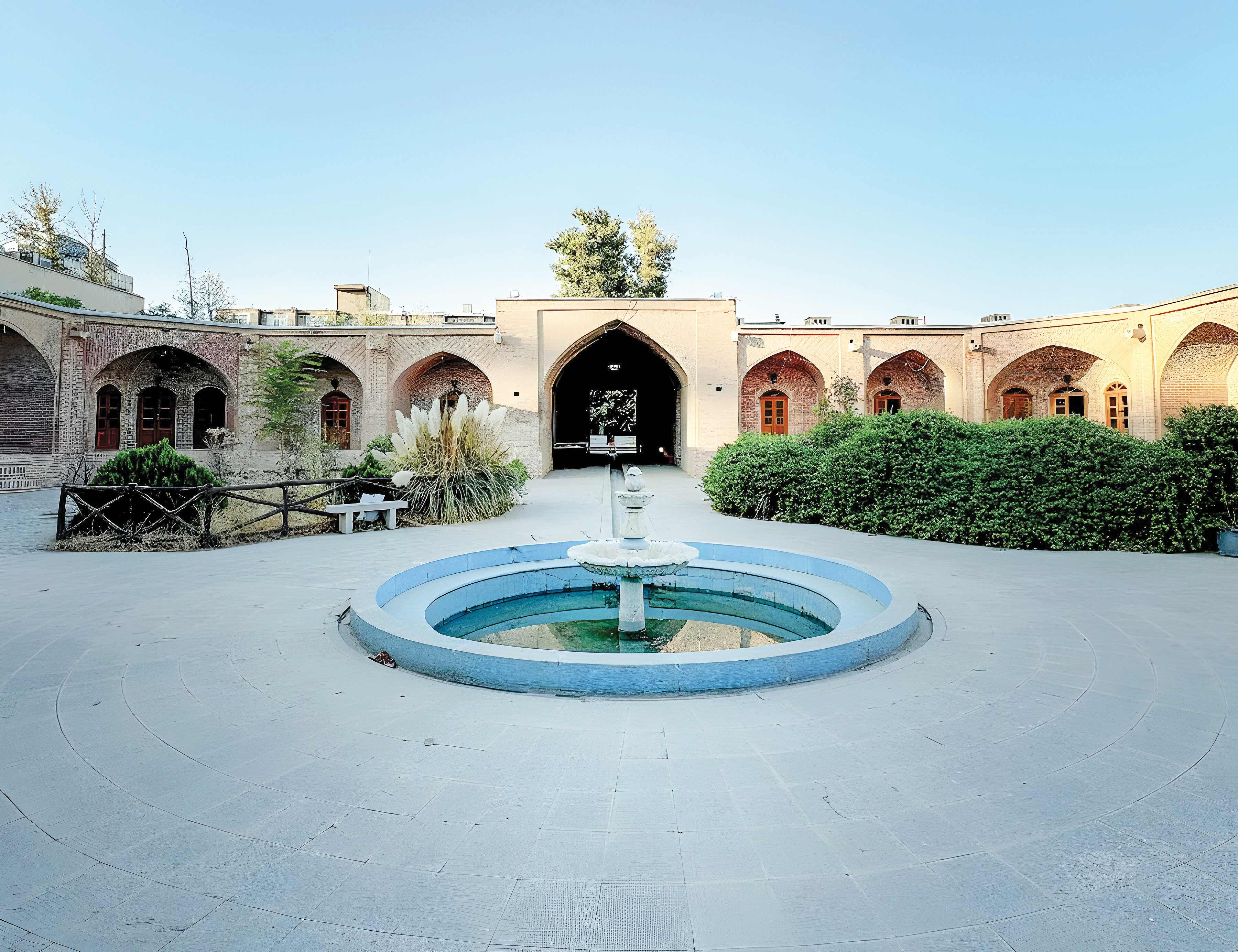 جاذبه‌های گردشگری زیادی در تهران قدمت چند‌صد ساله دارند