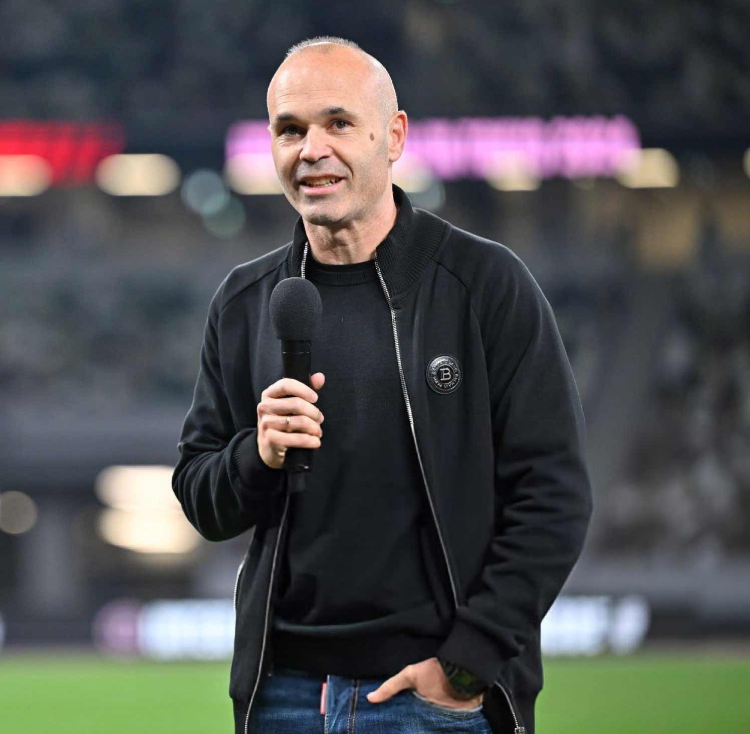 خداحافظی رسمی اسطوره