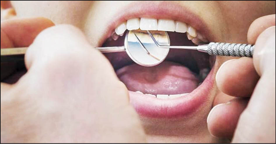 مراقب بیماری‌های لثه در میانسالی باشید