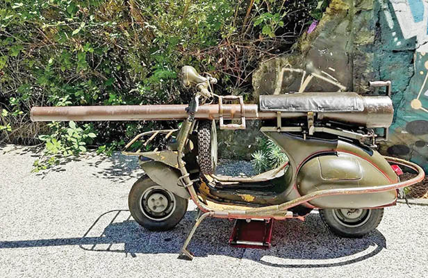 موتورسیکلت مجهز به توپخانه