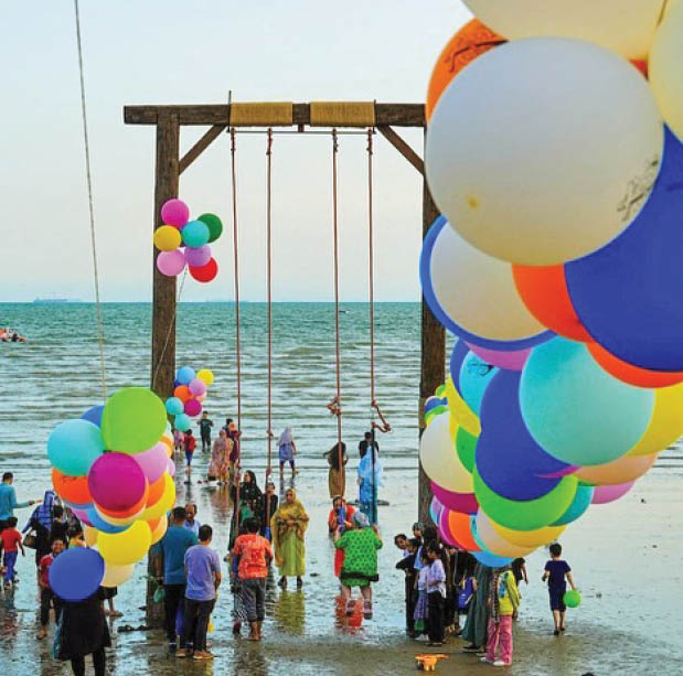جشن کودک در ساحل خواجه عطا