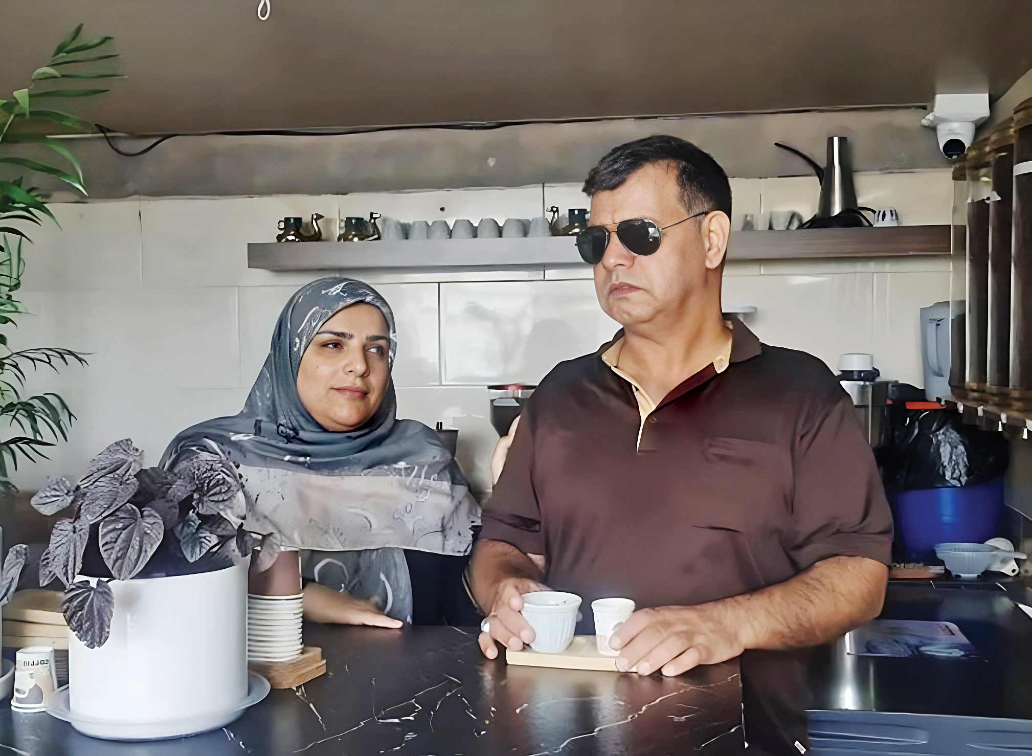 سرو قهوه با چشمان بسته