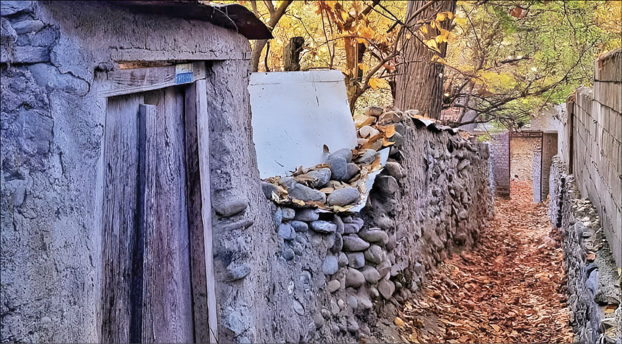 این پاییز میان کوچه‌ها و گذرهای کن قدم بزنید