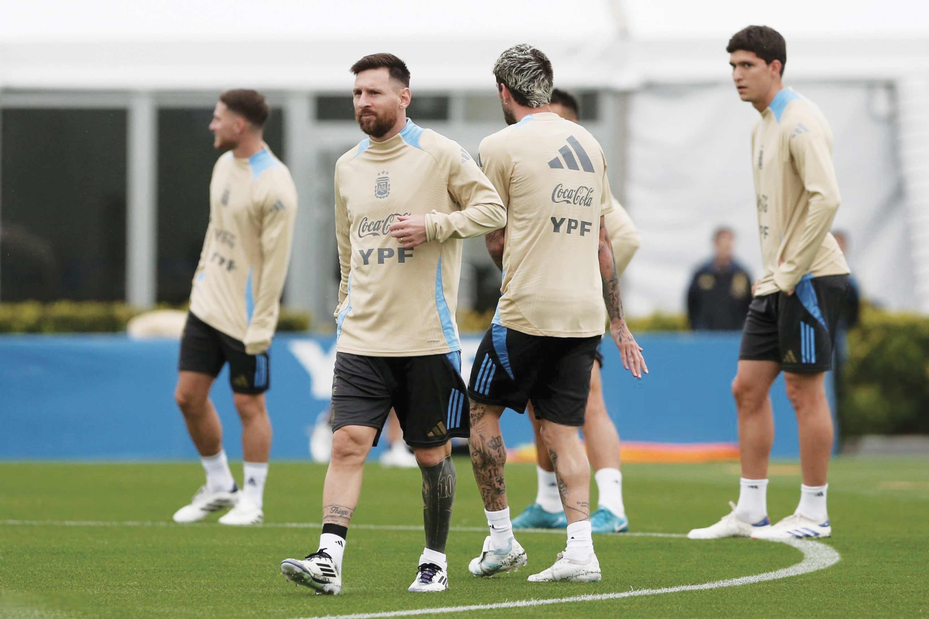 مسی تا جام‌جهانی می‌ماند