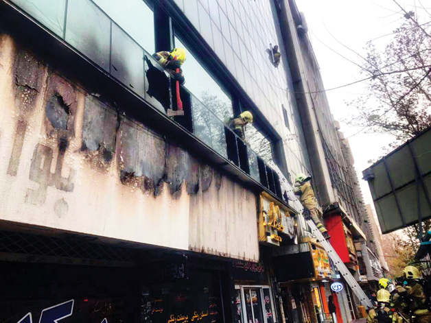 نجات ۶۰ نفر در آتش‌سوزی مهمانسرا