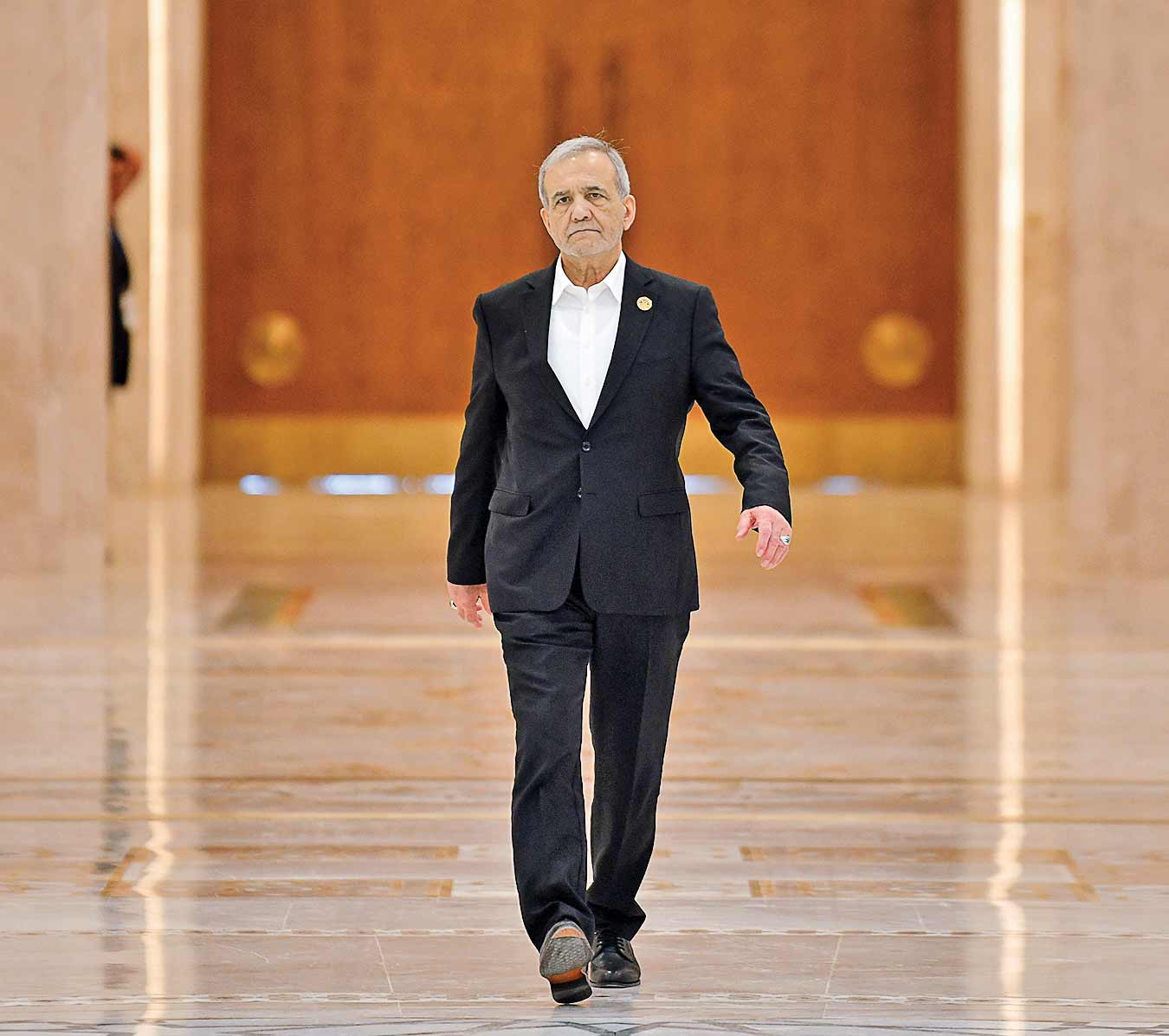 تمام قد پشت مقاومت