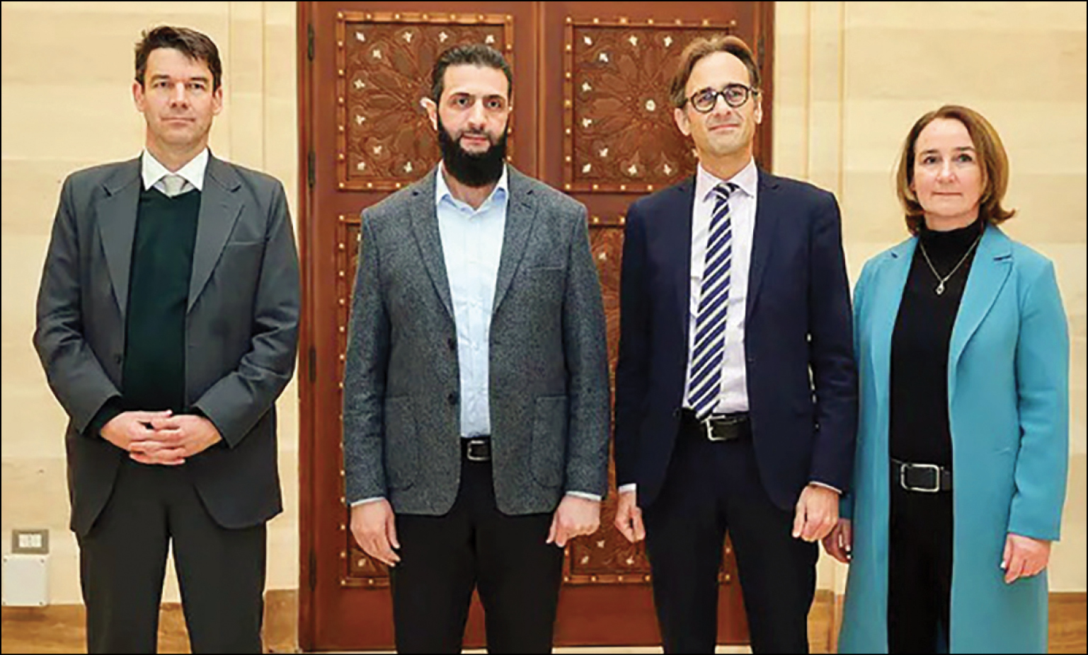 یک بام و دو هوای جولانی مقابل غرب