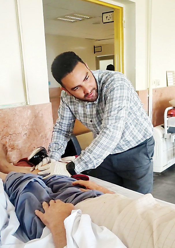 پدربزرگ‌ها ماساژ می‌گیرند