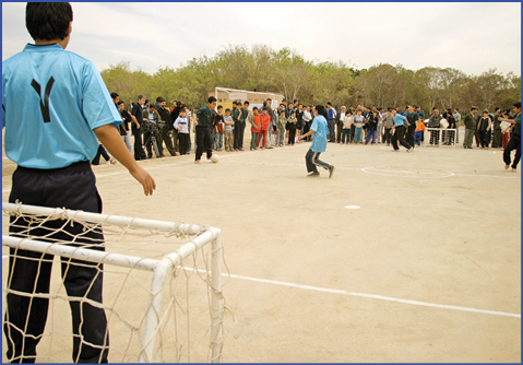 ضیافت هزارنفری در زمین فوتبال مشهور