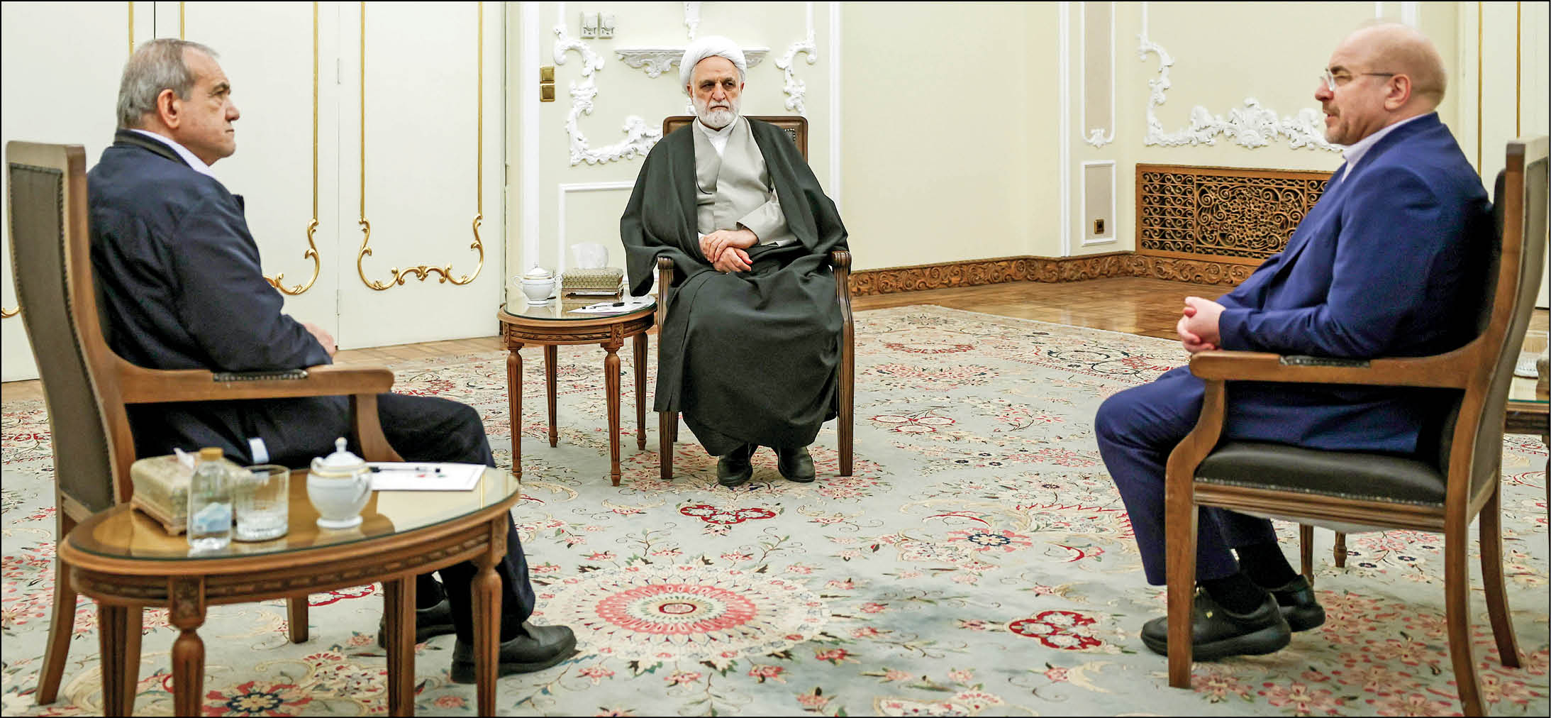 ایستاده پای کار معیشت مردم