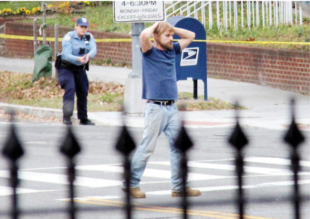 مرگ طراح «پیتزاگیت» به‌دست پلیس