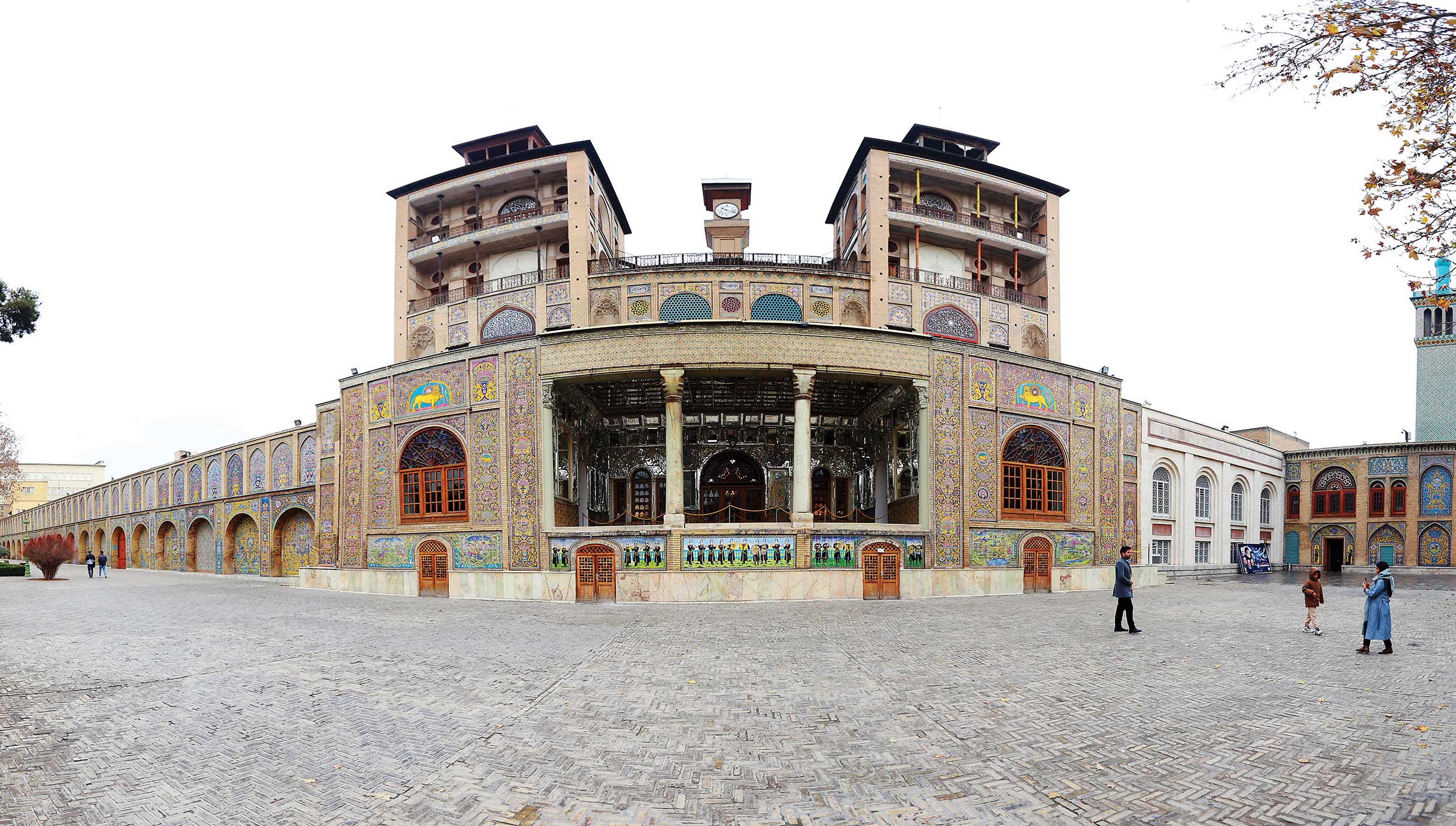 پنجره‌ای به ظرافت دوران قاجار