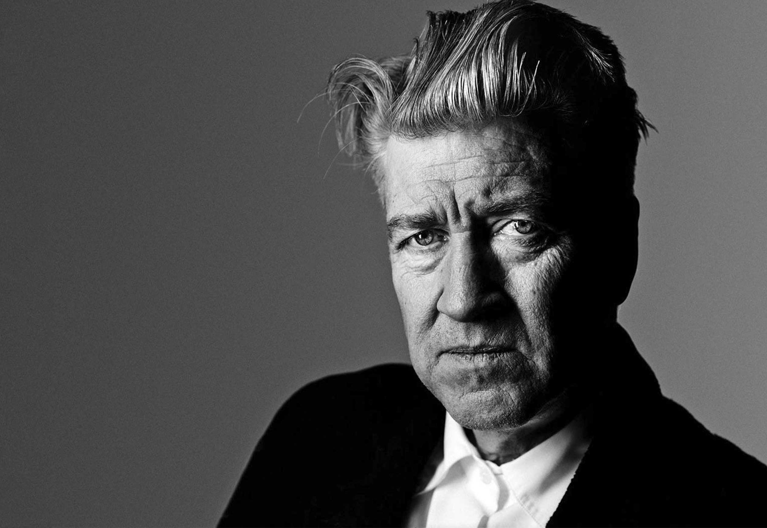 پایان سفید برای مخمل آبی