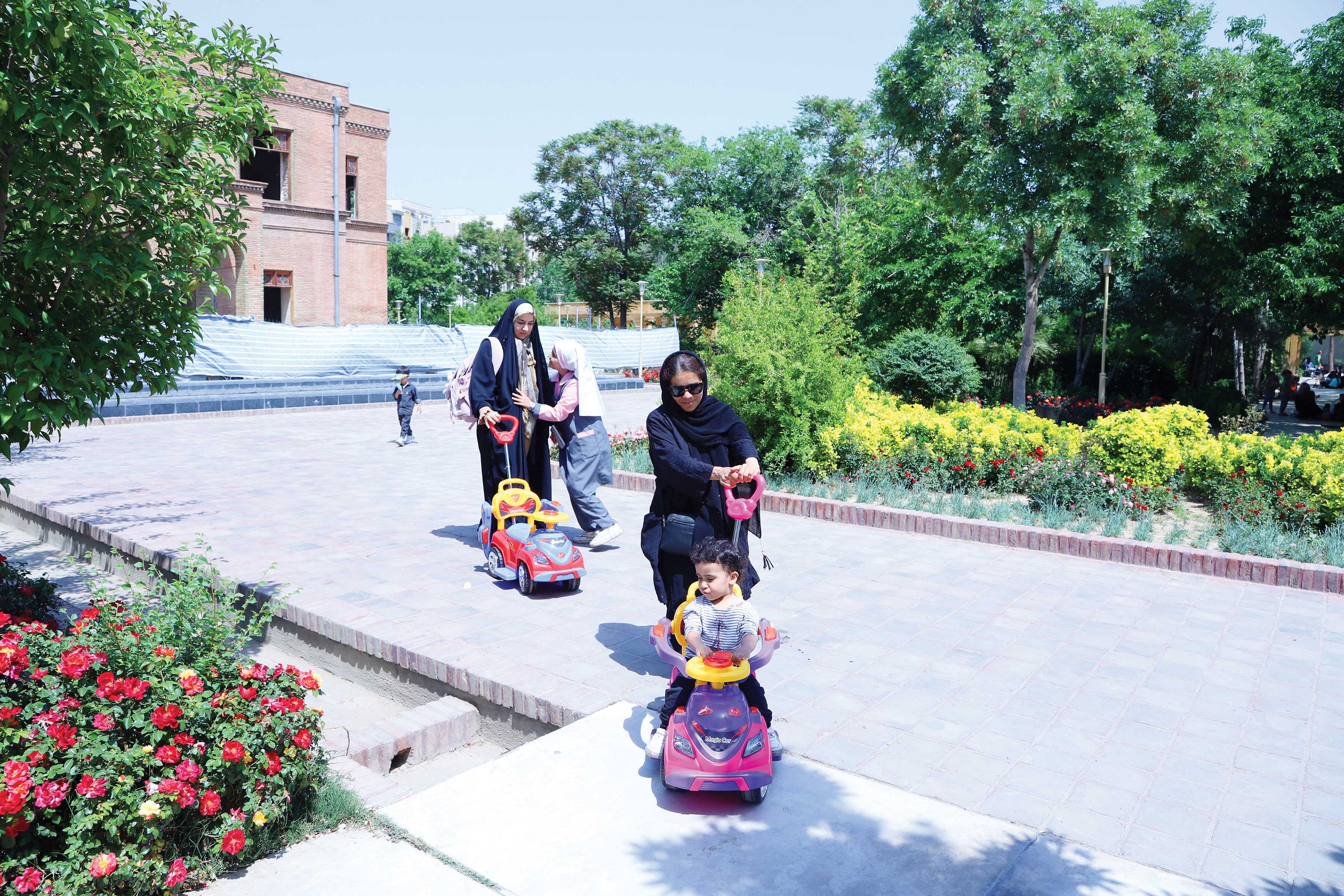 ۹۶بوستان به نام مادران و کودکان