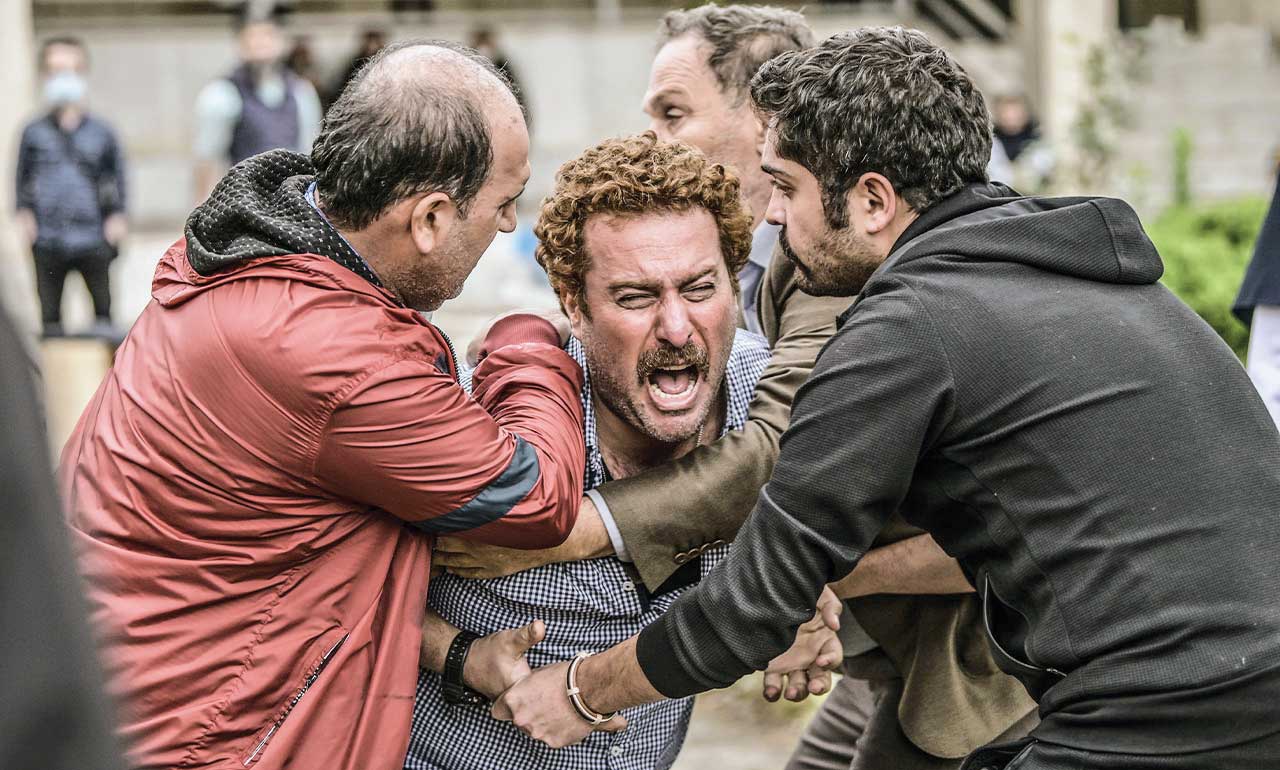 خندیدن به فساد در سینمای ما عادی شده است