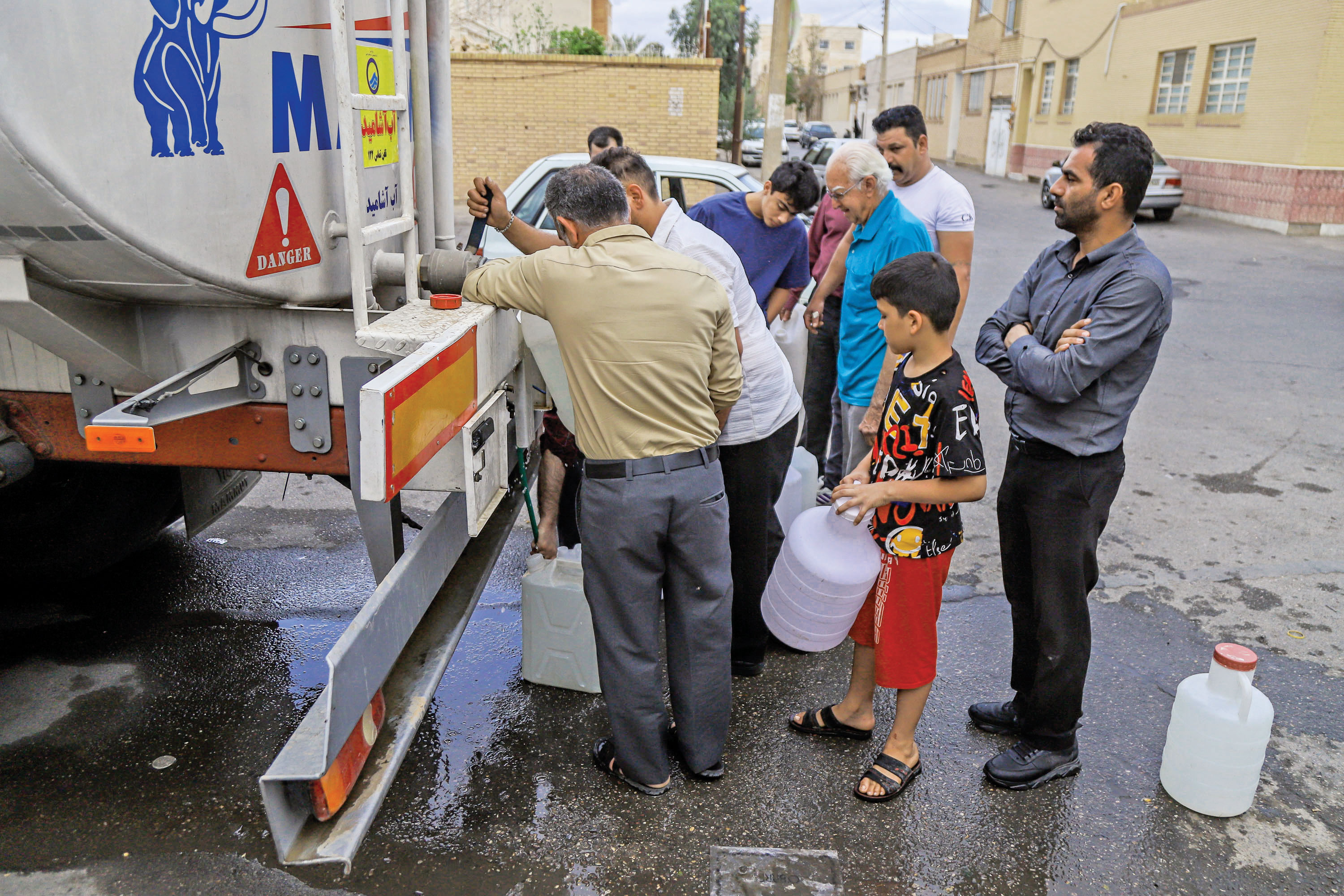 فعال‌شدن ایستگاه‌های برداشت آب آشامیدنی در شهرهای مختلف