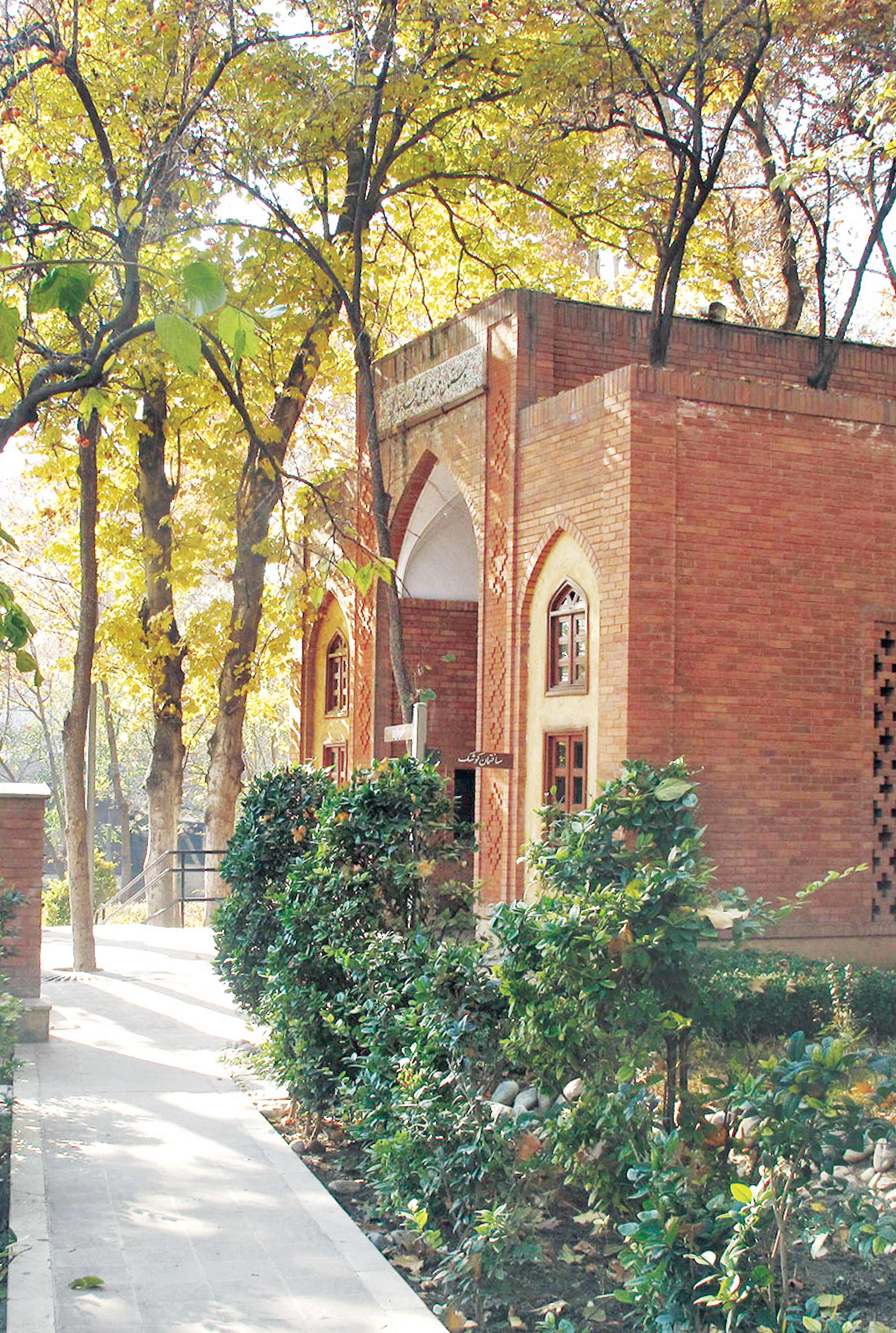 پرونده‌ای درباره آنچه باید از آبادی تاریخی ده ونک و محله ونک امروزی بدانید