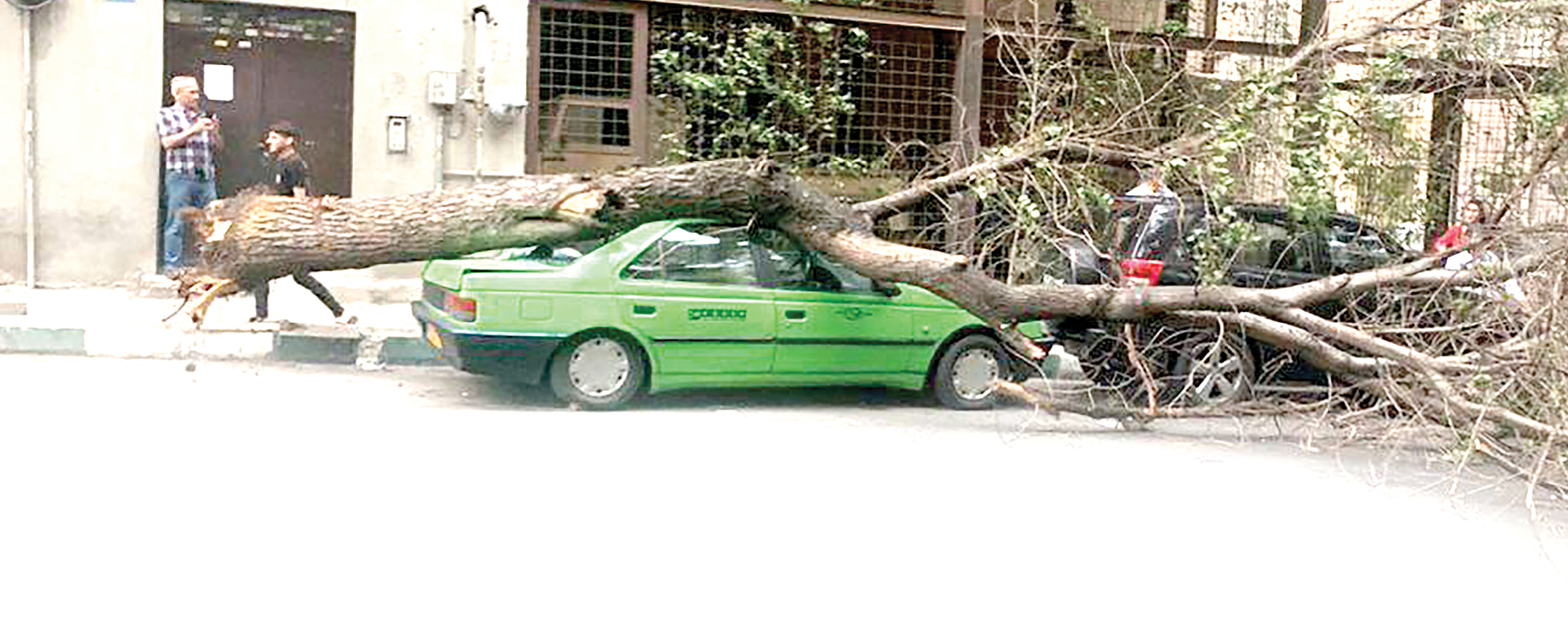 احتیاط کنید هوا همچنان توفانی است