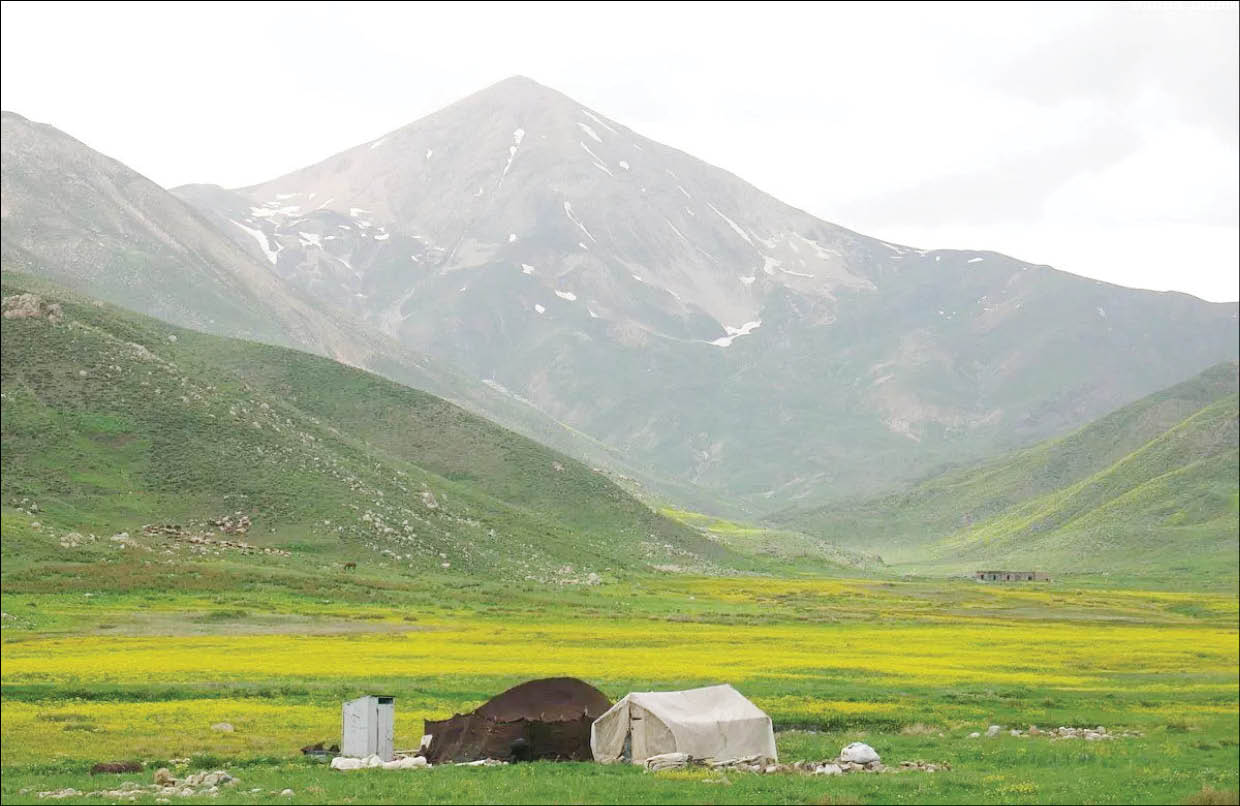 جاذبه‌های طبیعی رودهن در فصل بهار تماشایی است
