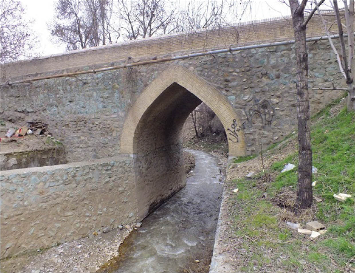 رودهن در کنار طبیعت چشم‌نواز جاذبه‌های تاریخی متعددی دارد