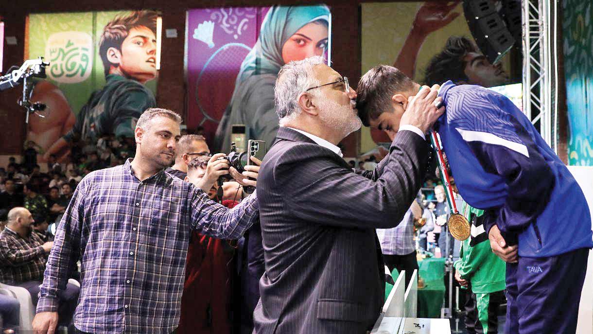 کشتی‌گیران قهرمان میزبان شهردار تهران