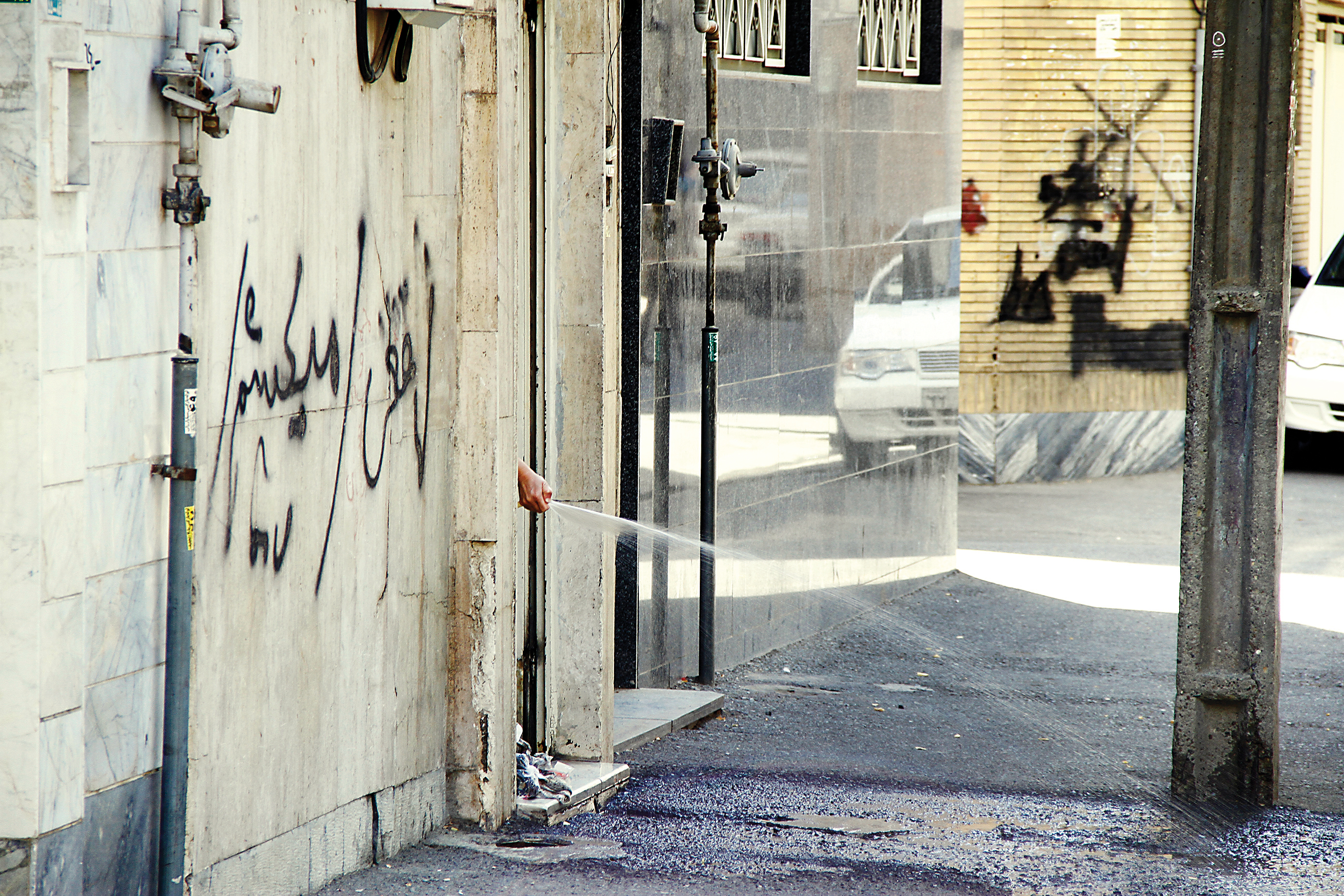 استفاده از جارو به ‌جای آب!