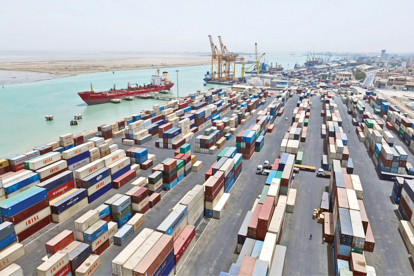 خاک خوردن کالاها در گمرک