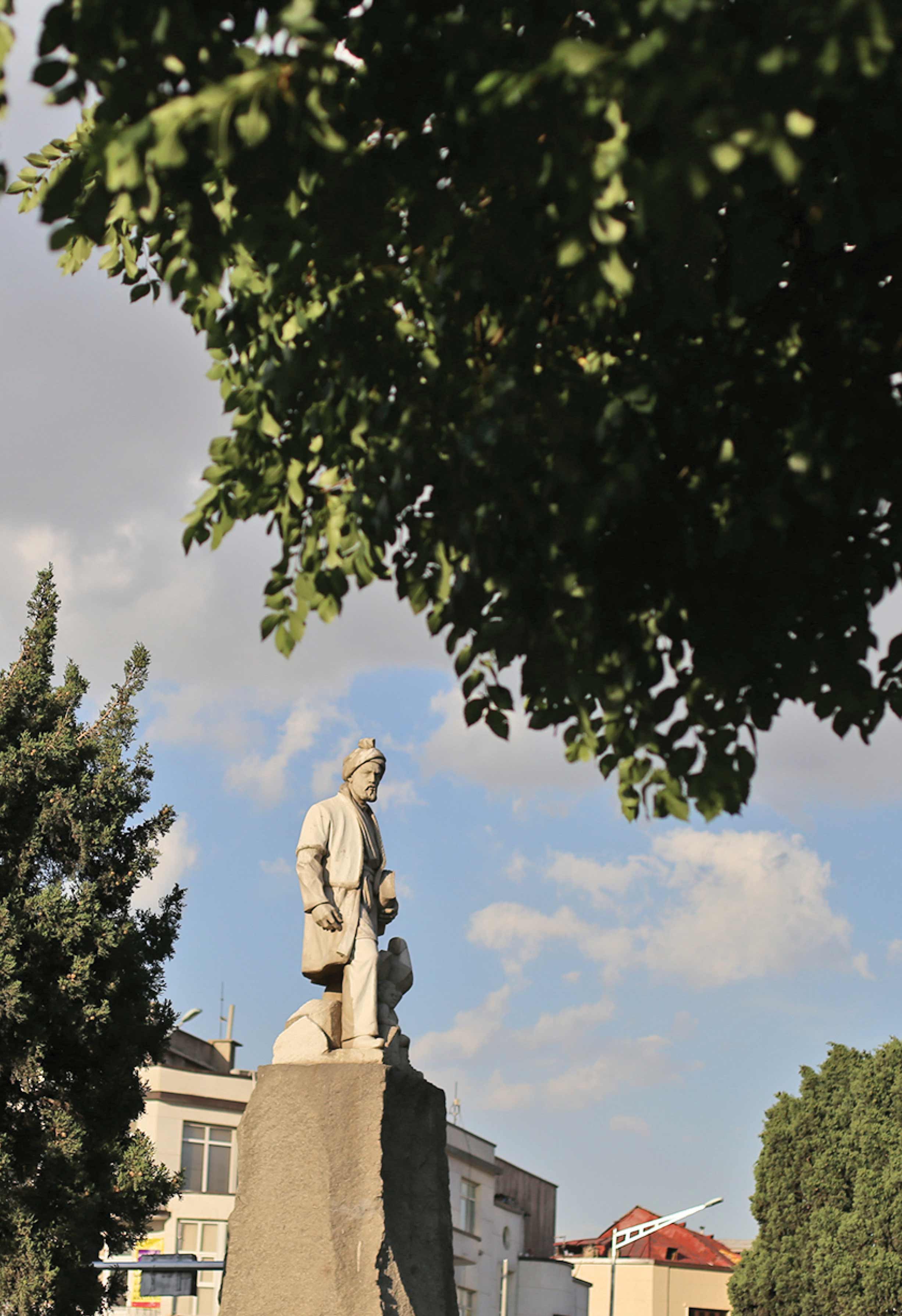 پرونده ای درباره مجسمه‌هایی که در میدان‌ها و خیابان‌های پایتخت با زندگی مردم درآمیخته‌اند