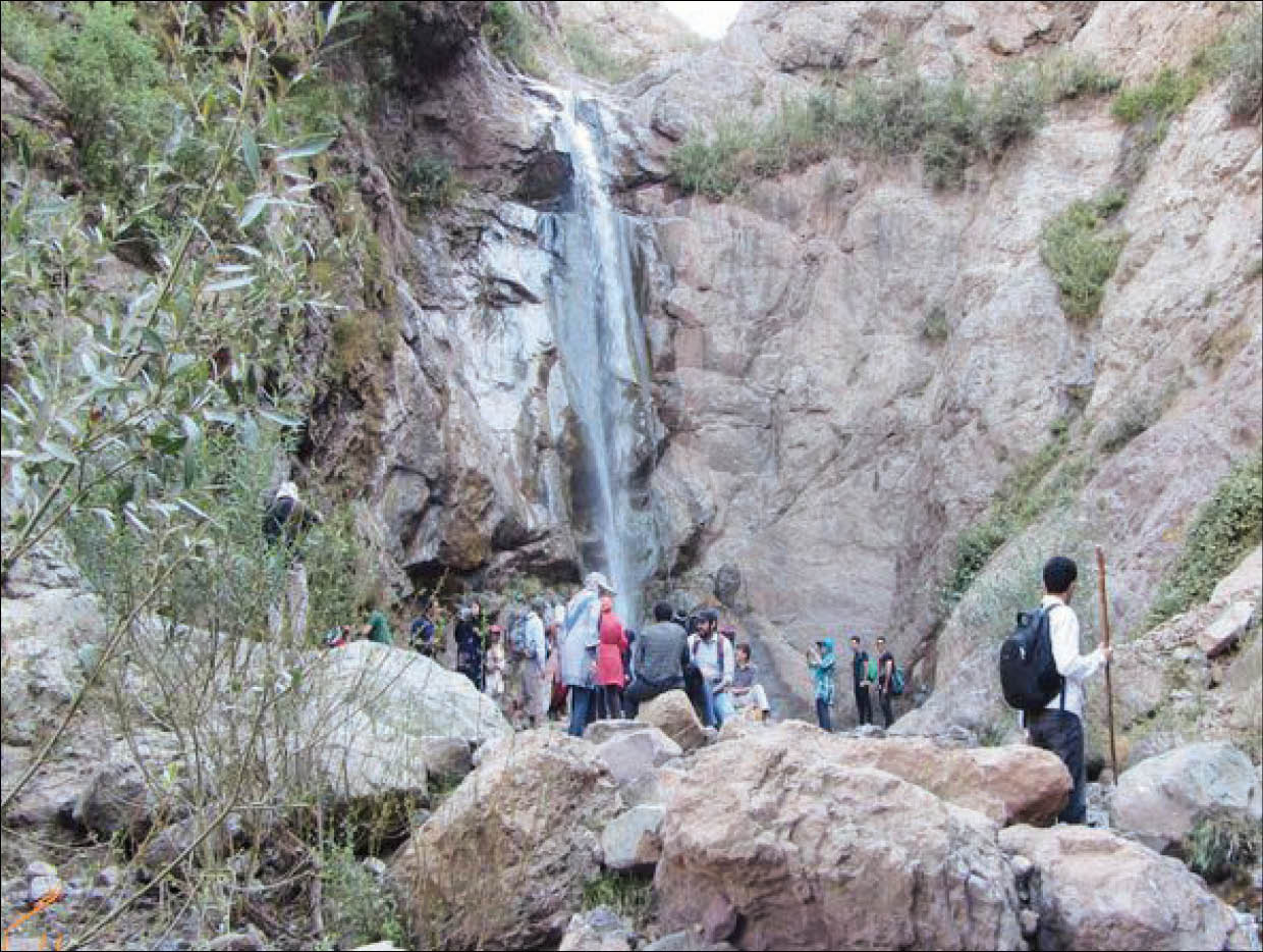 ییلاقات لواسان، آبشارها و رودهای متعددی دارد