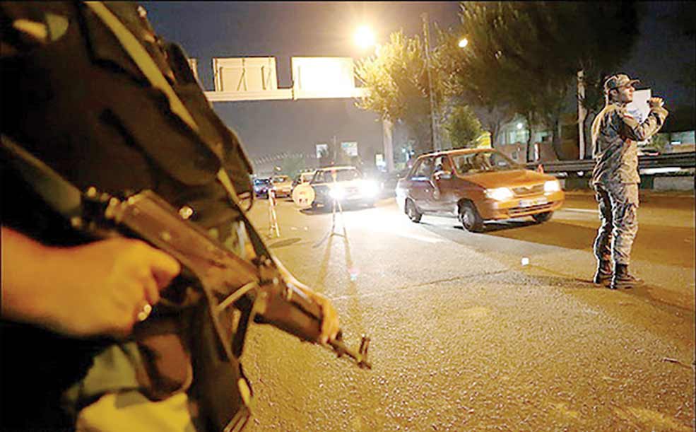 نیروهای انتظامی با همکاری نیروهای امنیتی مشغول تأمین امنیت شهرها هستند