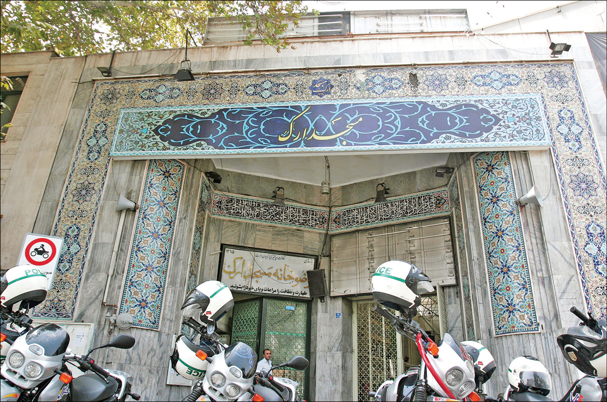 در بسیاری از مساجد قدیمی مراسم‌ ماه محرم به شکل سنتی برگزار می‌شود