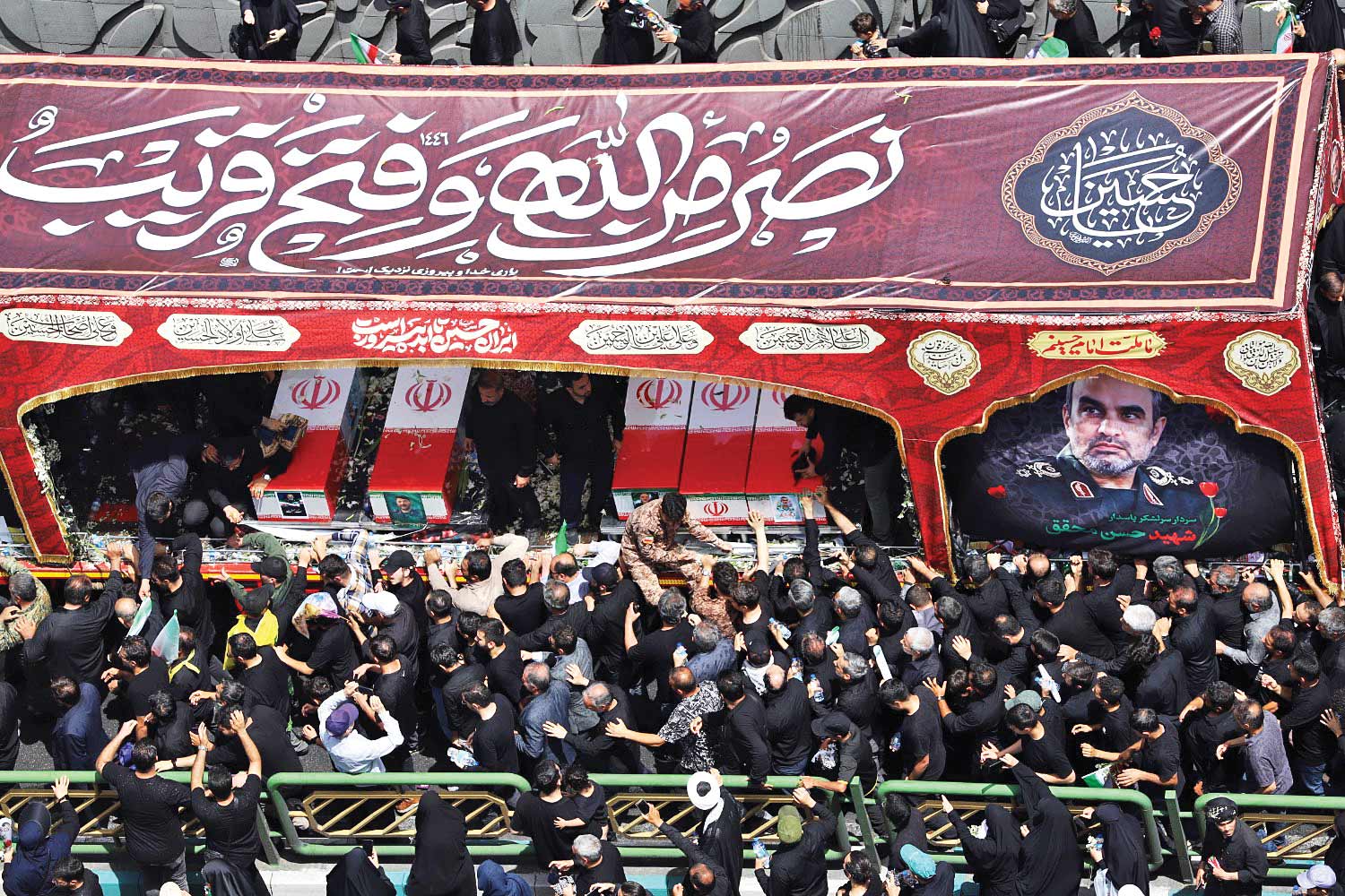 تهران ایستاده است