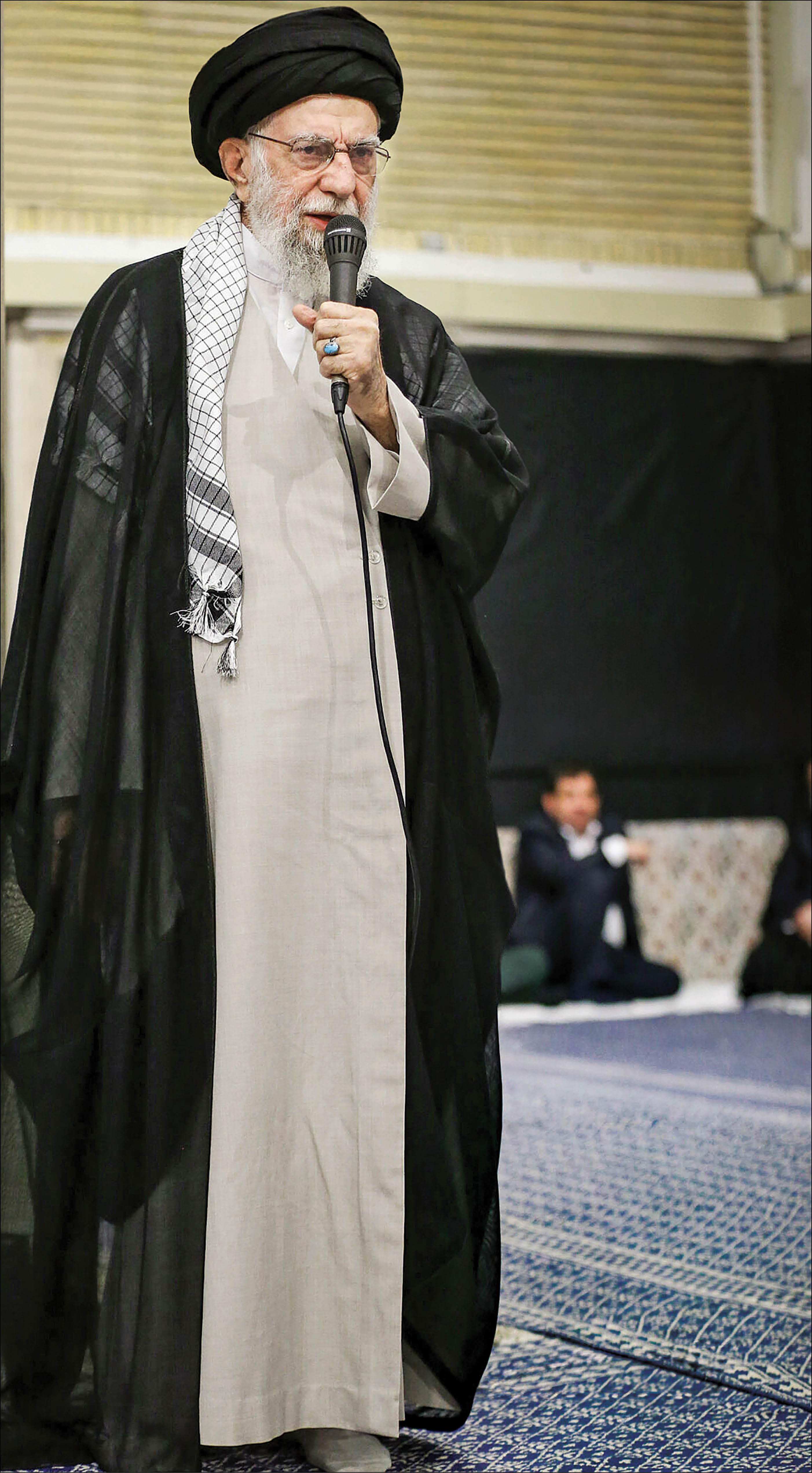 رهبر انقلاب : از دور چیزی شنیده بودند از نزدیک قدرت ایران را دیدند