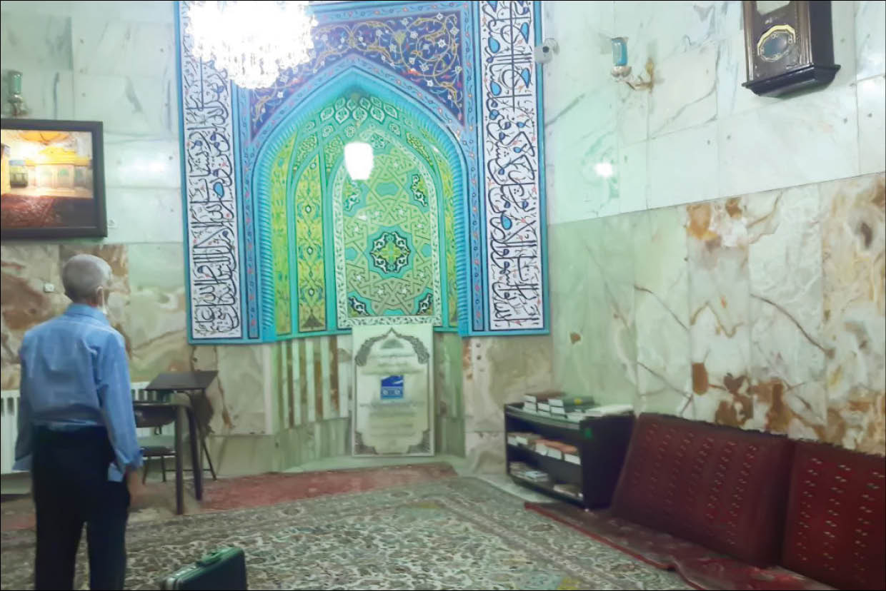 برخی جاذبه‌های مذهبی این خیابان قدمت طولانی دارند