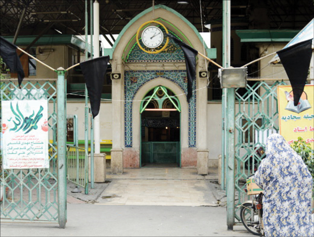 مساجد قدیمی متعددی در مناطق شمالی پایتخت واقع شده‌اند