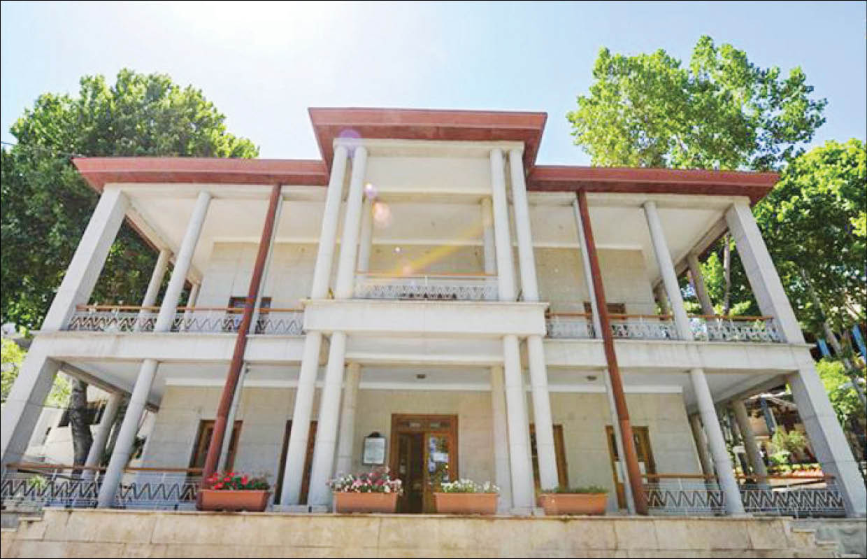 دارآباد بناهای تاریخی متعددی دارد