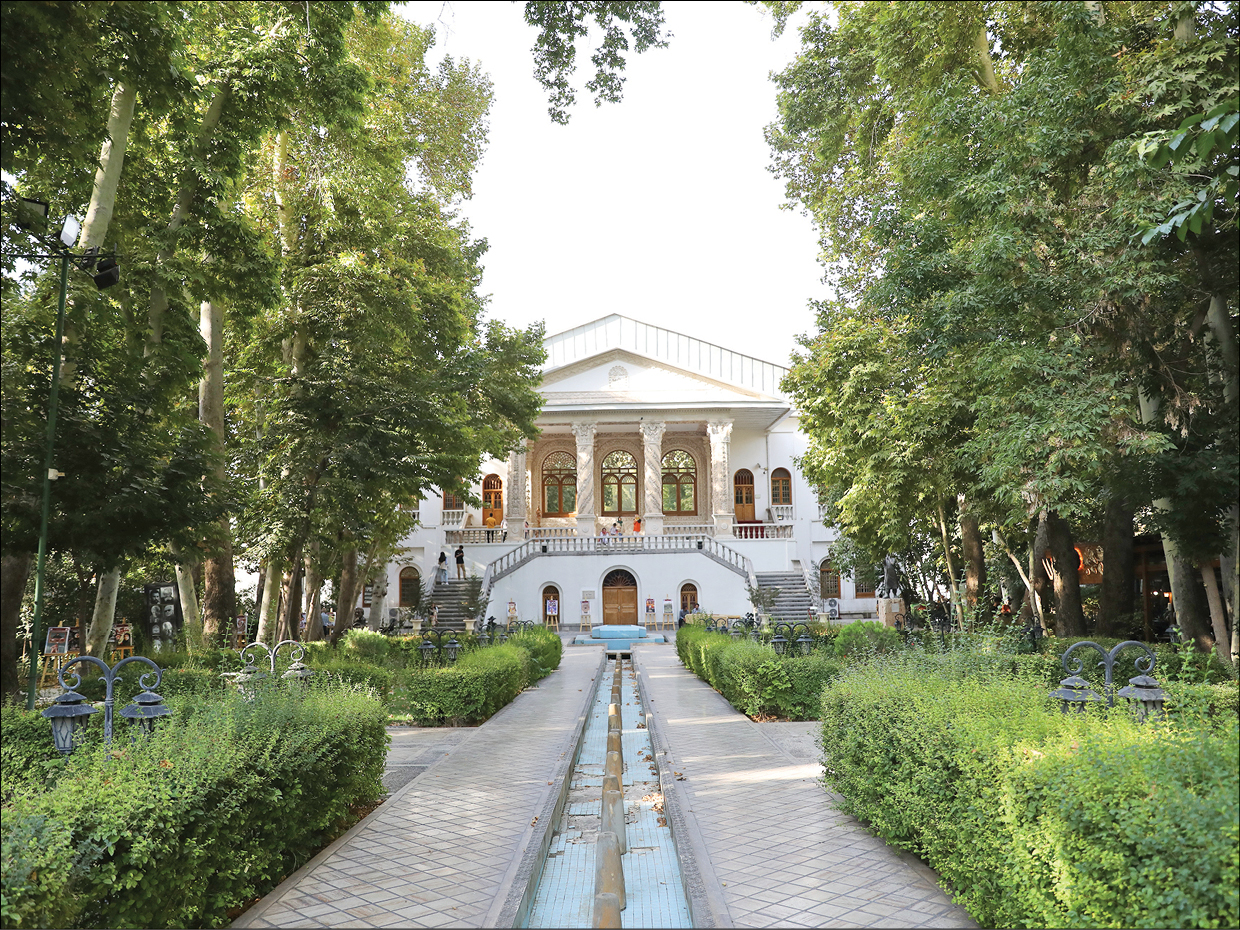 تاریخ سینما را در عمارت باغ‌موزه سینما و تالارهای آن مرور کنید