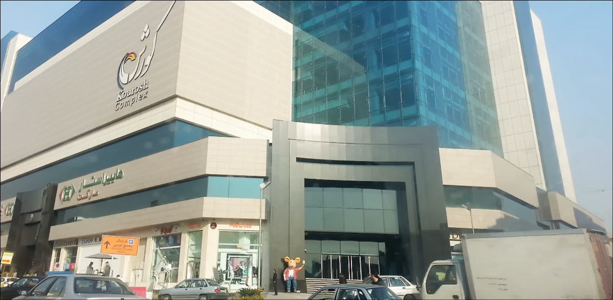 در بسیاری از مراکز تجاری و پاساژها سالن‌ سینما ساخته شده است