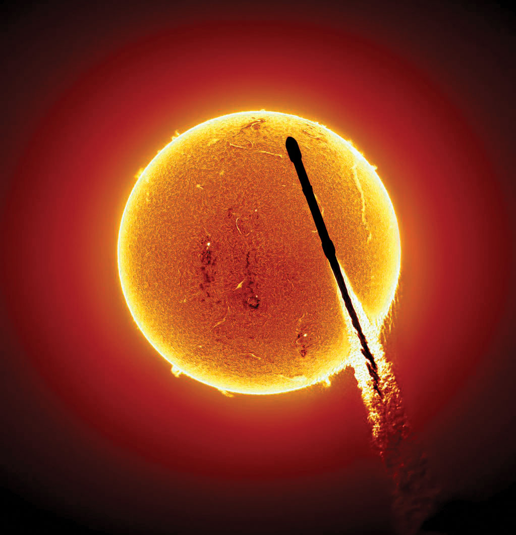 عبور فالکون از مقابل خورشید