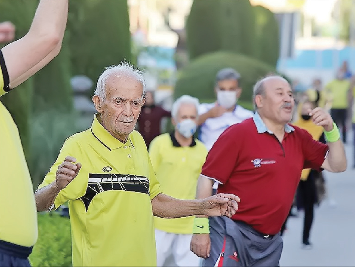 ایستگاه‌های ورزش دسته‌جمعی برای سالمندان در همه محله‌ها برپاست