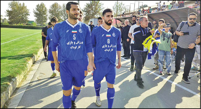 ستاره‌های فوتبال ، همبازی کودکان کار