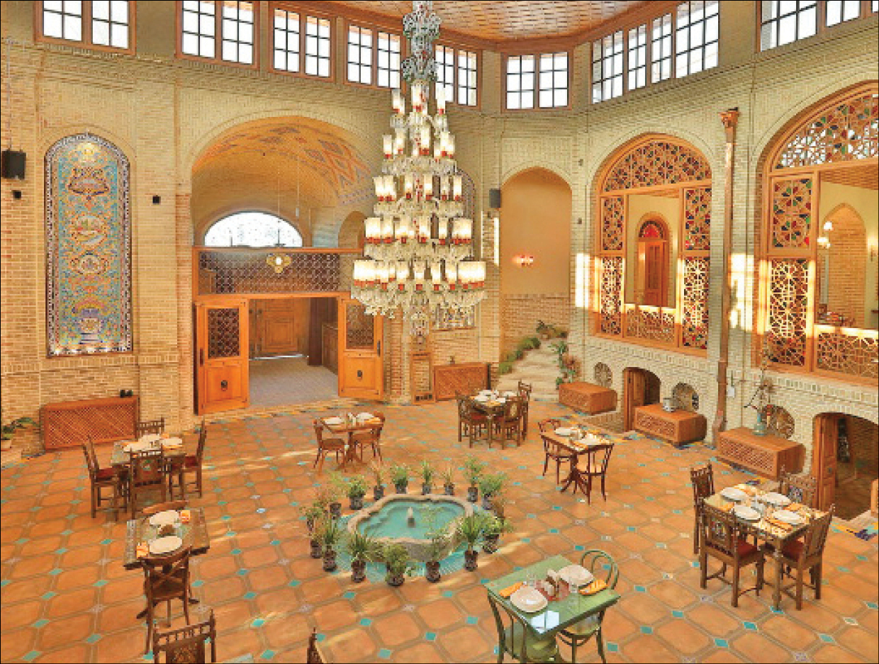 برخی از بناهای قدیمی تهران به پاتوق‌های شکم‌گردی تبدیل شده‌اند