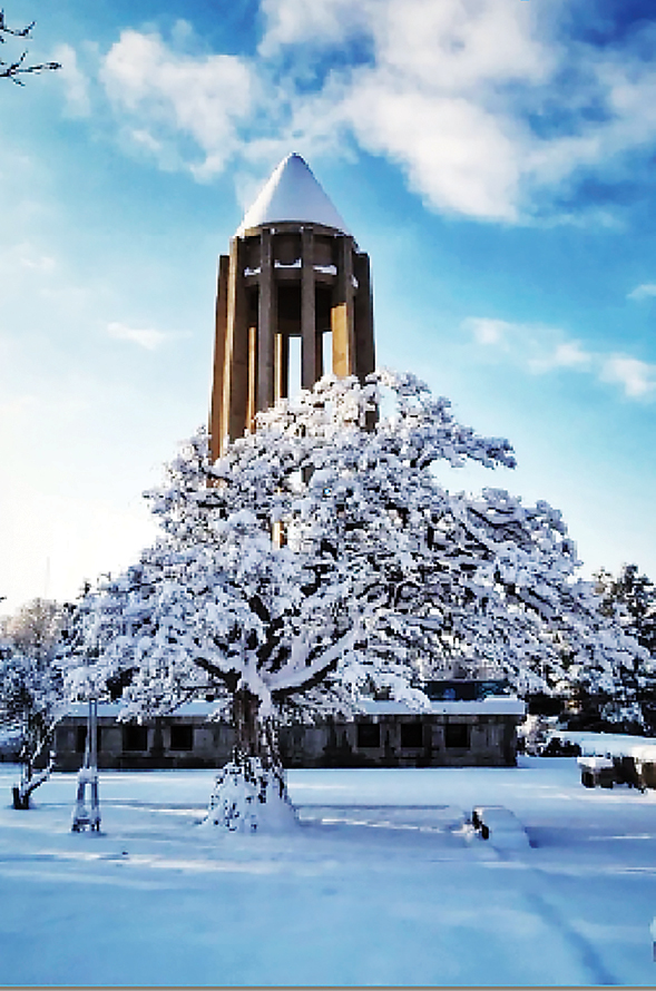 شکوه زمستان بر بام همدان